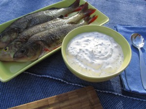 Tarhasuolaheinäkastike kalalle