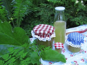 Juhannusjuomaa ja lettuhilloja