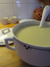 Valmis maa-artisokkakeitto