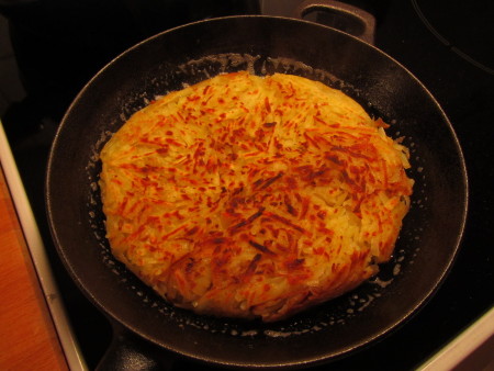 Rösti paistuu pannulla