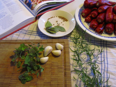 Chilisäilykkeiden aineksia