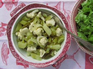 Fenkolia ja kukkakaalia kreikkalaiseen tapaan