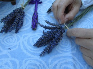 Askartelua laventelista