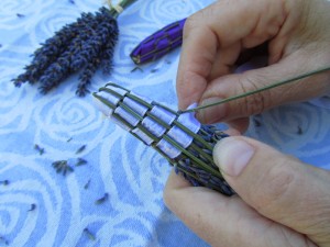 Laventelikorin punontaa