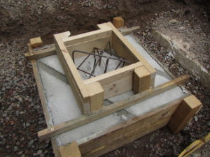 Pergolan uudet perustukset: sokkeleiden valaminen