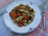 Lämmin juures-vehnänjyväsalaatti