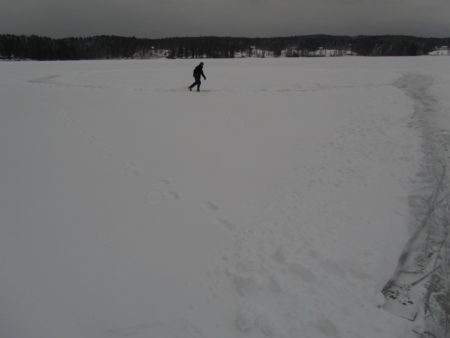 Luistelua luonnonjäällä