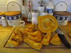 Kurpitsapiirakan esivalmistelua