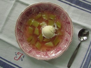 Mintunmakuinen raparperikompotti