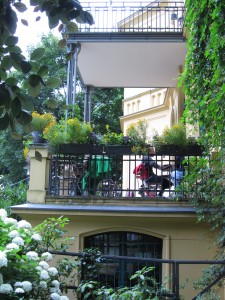 Sunnuntaiaamiainen Schwartzsche Villassa Berlin-Steglitzissa