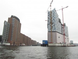 Barkassilla IGS’ille Hampurin satamassa