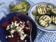 Kesäinen ruokapöytä